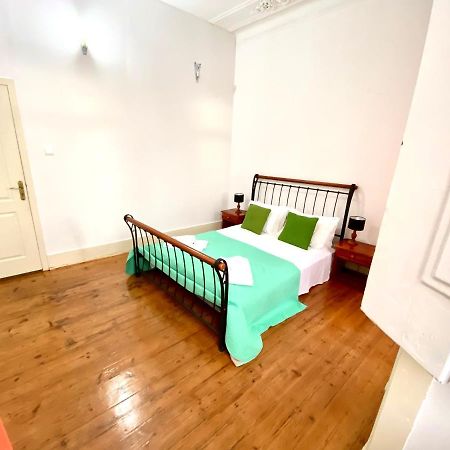 Artdeco Chiado 4 - Large Comfortable Double Room With Shared Bathroom Lissabon Exterior foto