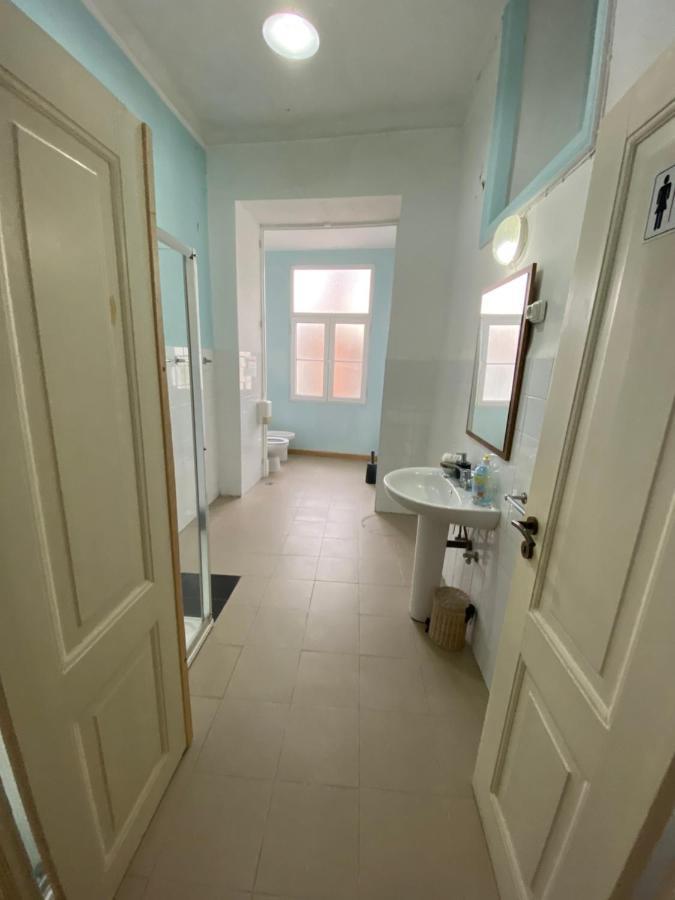 Artdeco Chiado 4 - Large Comfortable Double Room With Shared Bathroom Lissabon Exterior foto