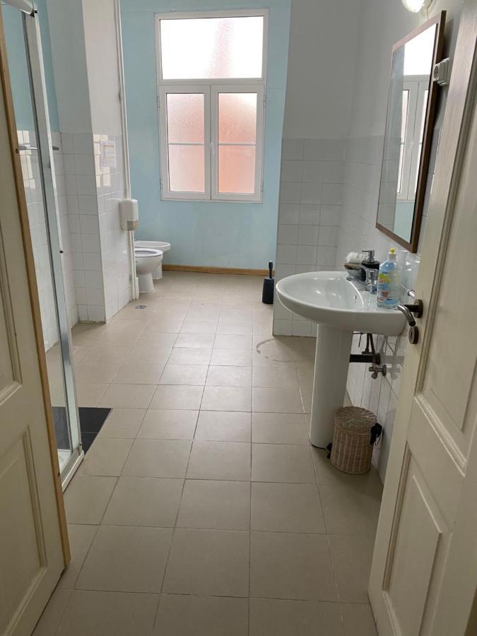 Artdeco Chiado 4 - Large Comfortable Double Room With Shared Bathroom Lissabon Exterior foto